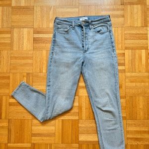 Skinny jeans, dynamite